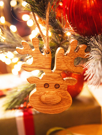 Новогодняя деревянная ёлочная игрушка из натурального дуба мордашка Оленя от Мастерской уюта CandleKraft